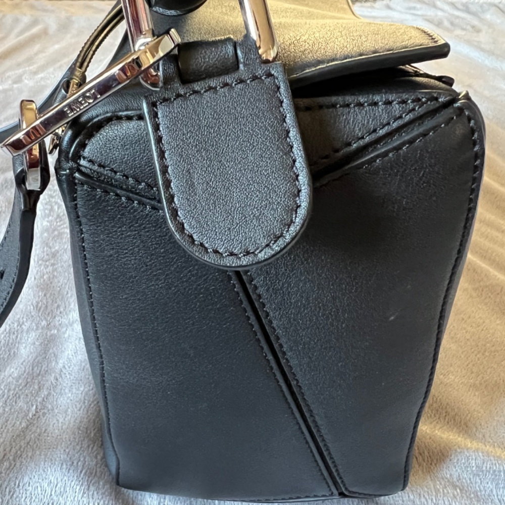 Loewe Black Puzzle Leather Crossbody Bag - Picture 3 of 14